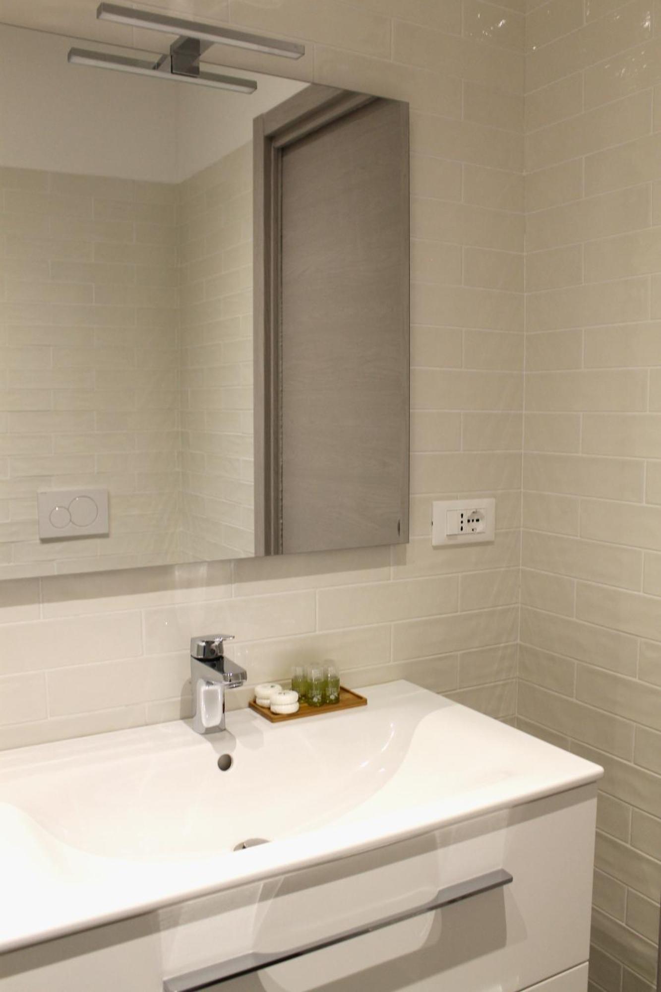 Apartment Miki - Mauro Macchi 91 Milano Exteriör bild